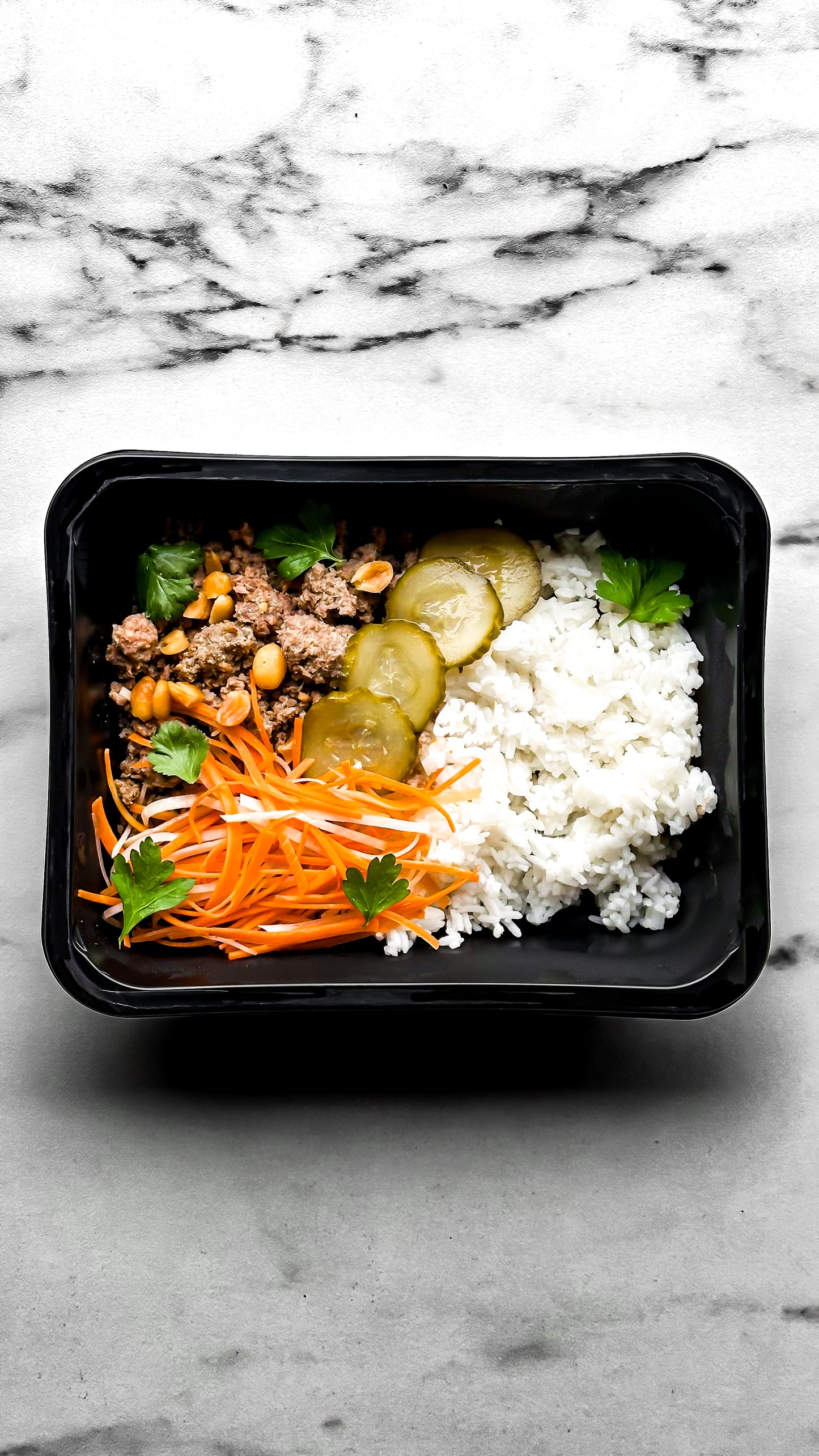Crispy chili beef, légumes asiatiques sautés, riz