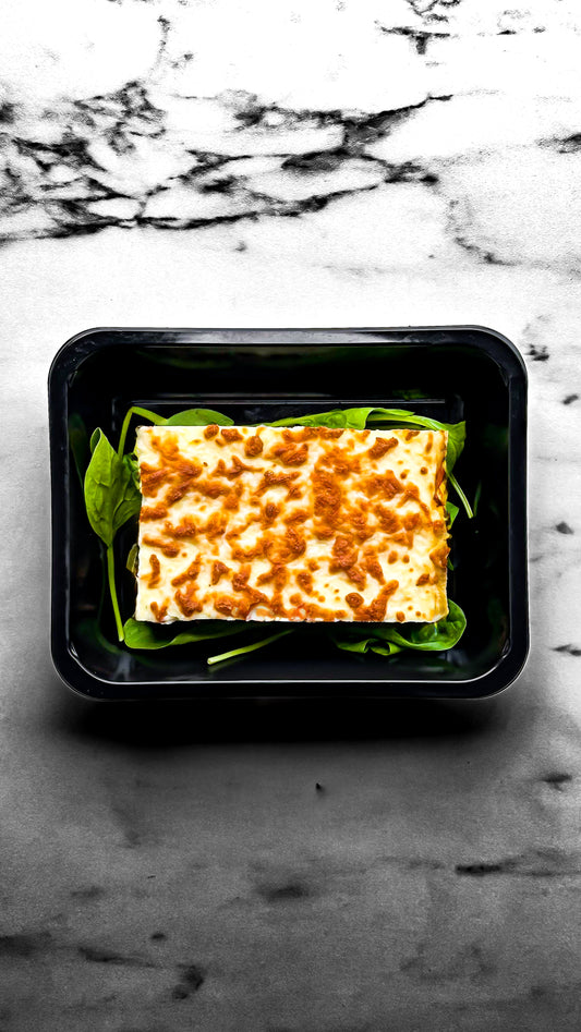Lasagne au saumon, brocoli, sauce ail et fines herbes