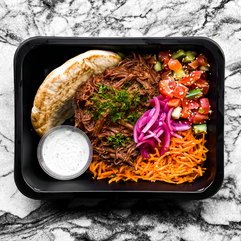 Pulled beef, salade de chou et carotte, pain pita et sauce jalapeños