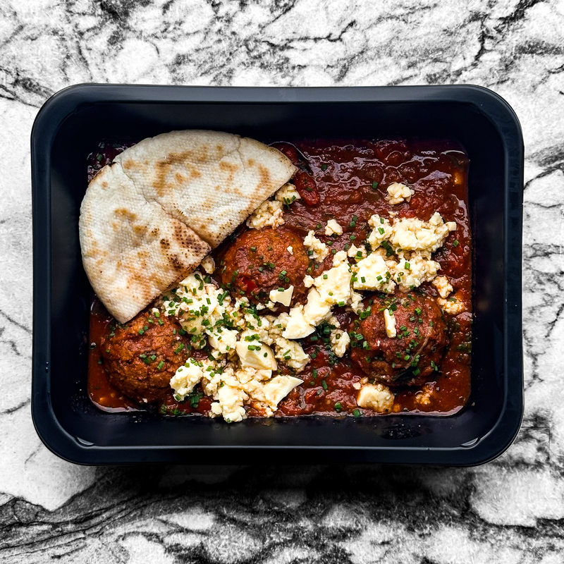Kefta chakchouka, sauce tomate aux poivrons, feta et pain naan