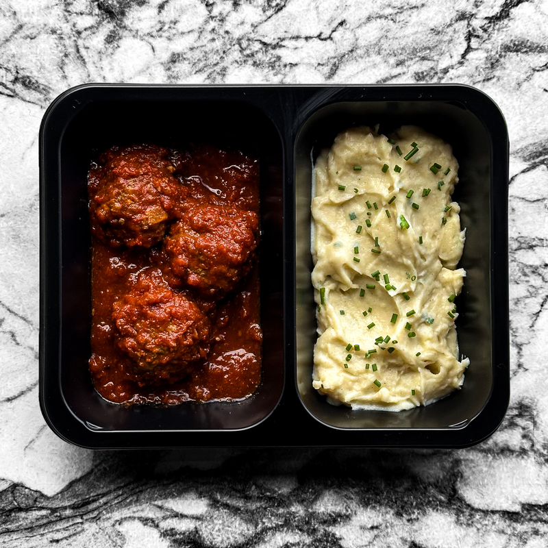 Mijoté aux boulettes de bœuf, sauce tomate, aubergines et purée de pomme de terre